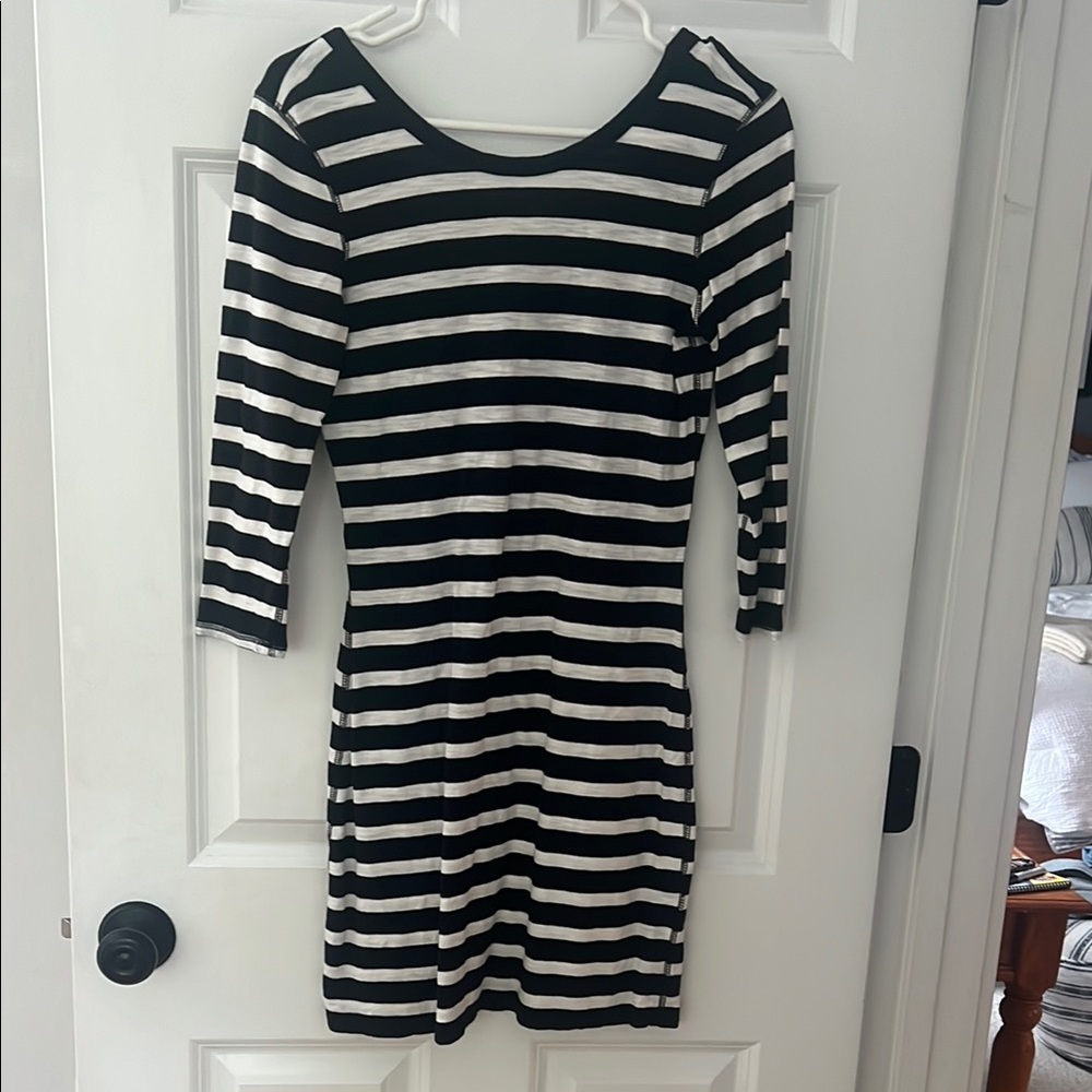 Express Black and White Sheath Dress 3/4 Raglan Sleeves